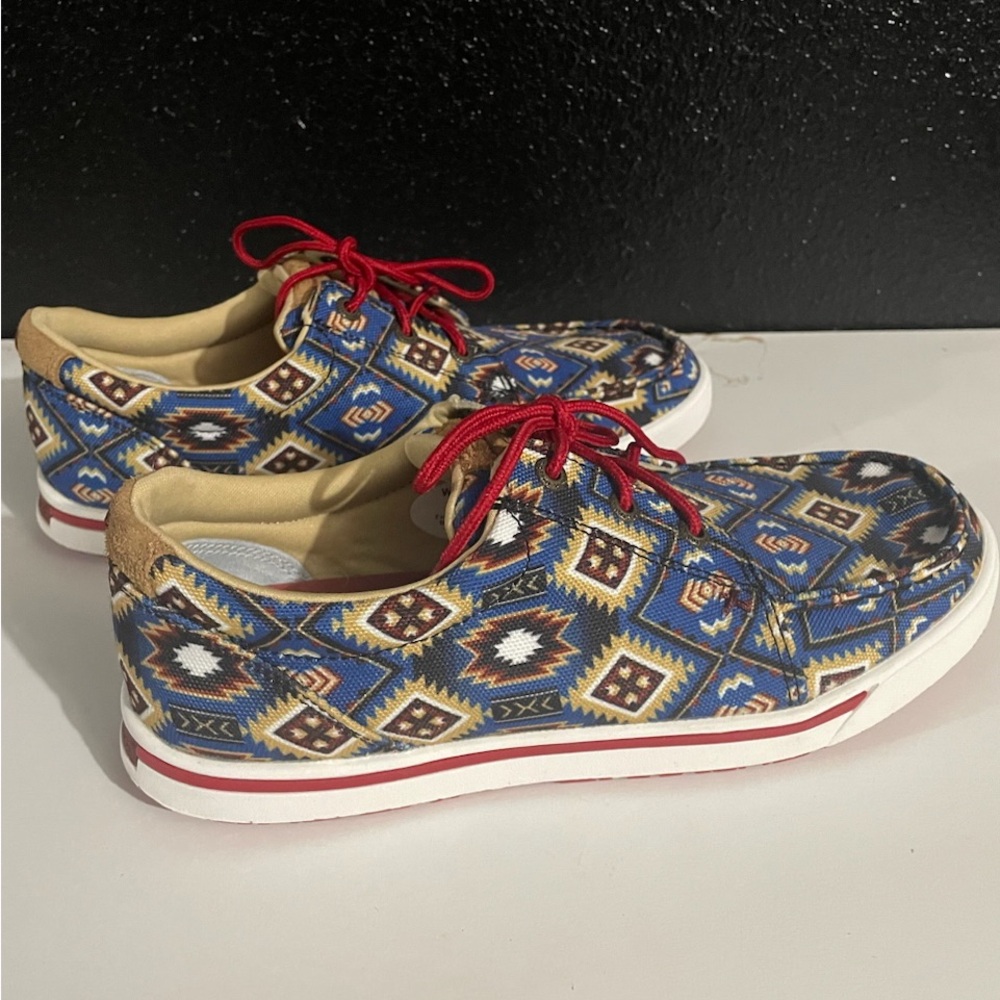 Twisted X Patterned Sneakers with Red Laces